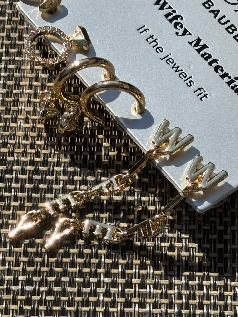 Price is for 1 pair of 3. Earrings. Specify which 1 u want or we will send any. - Picture 7 of 8